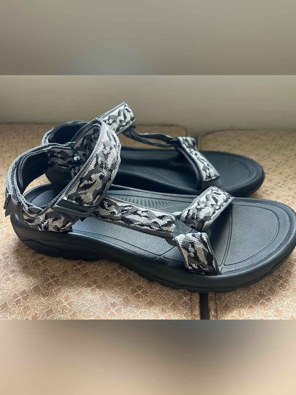 Teva Hurricane XLT2 Men’s Size 9 Black & Gray Sport Hiking Water Sandals Shoes